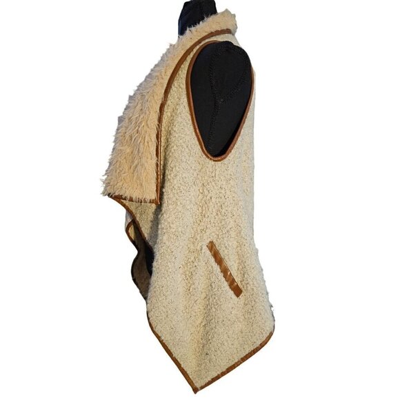 Love Tree Wool Blend Shark Bite Hem Boho Fuzzy Vest. Faux Fur and Leather Trim - Picture 5 of 10